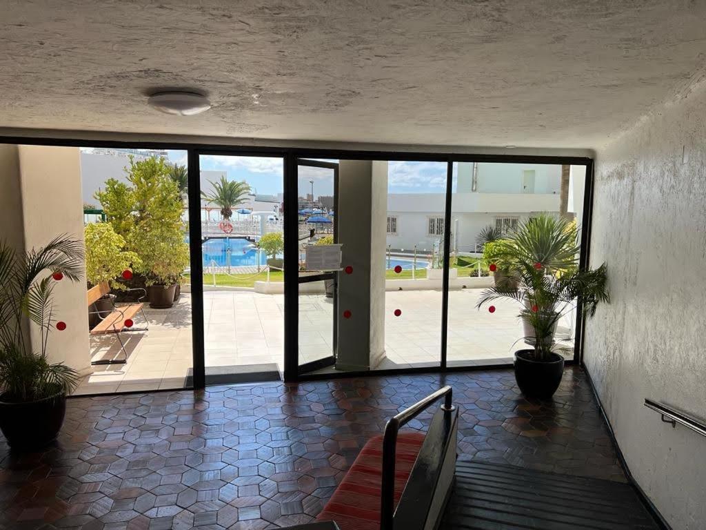 Cozy Apartment In The Center Of Costa Adeje On The 1St Coastline Екстериор снимка