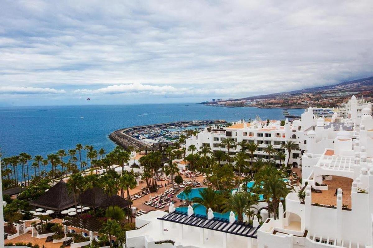 Cozy Apartment In The Center Of Costa Adeje On The 1St Coastline Екстериор снимка