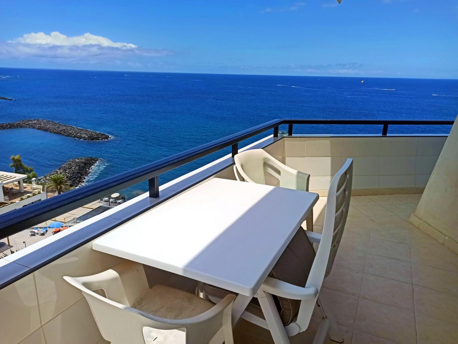 Cozy Apartment In The Center Of Costa Adeje On The 1St Coastline Екстериор снимка